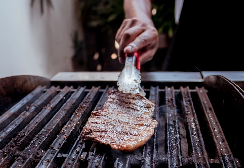 how does wood pellet grill work