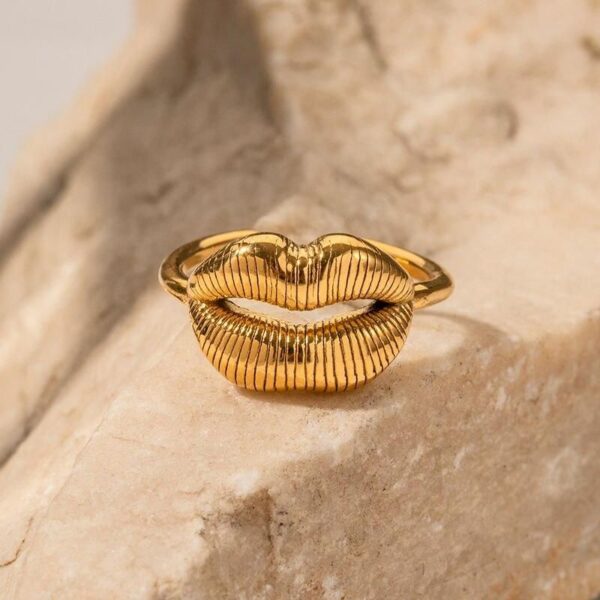 Luxurious 18K Gold Plated Stainless Steel Lip Ring