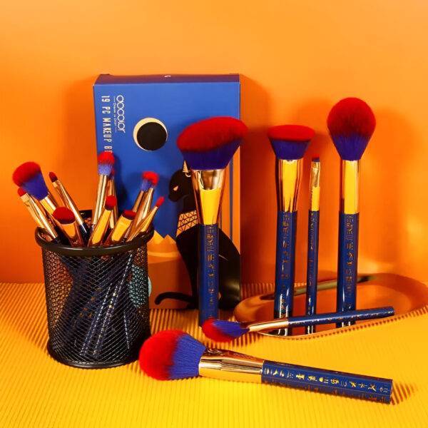 19-Piece High-Quality Makeup Brush Set for Face & Eyes - Foundation, Powder, Blending