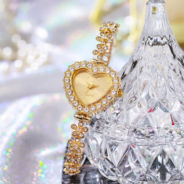 Exquisite Heart-Shaped Dial Quartz Watch for Women