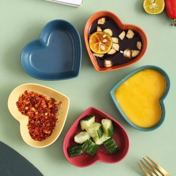 Heart-Shaped Wheat Straw Plastic Seasoning Dish